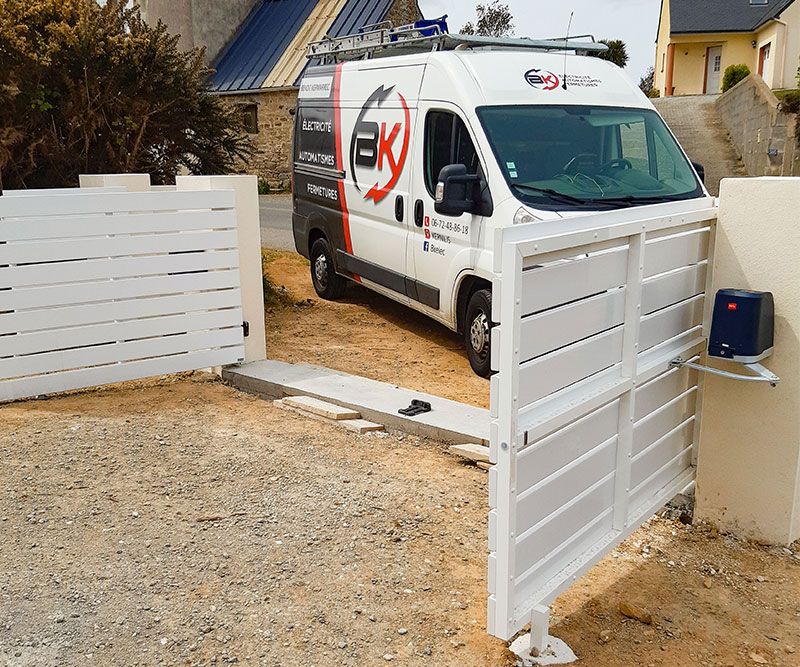 BK Électricité vous garantit une motorisation de fermeture extérieure de qualité BK Électricité vous garantit une motorisation de fermeture extérieure de qualité