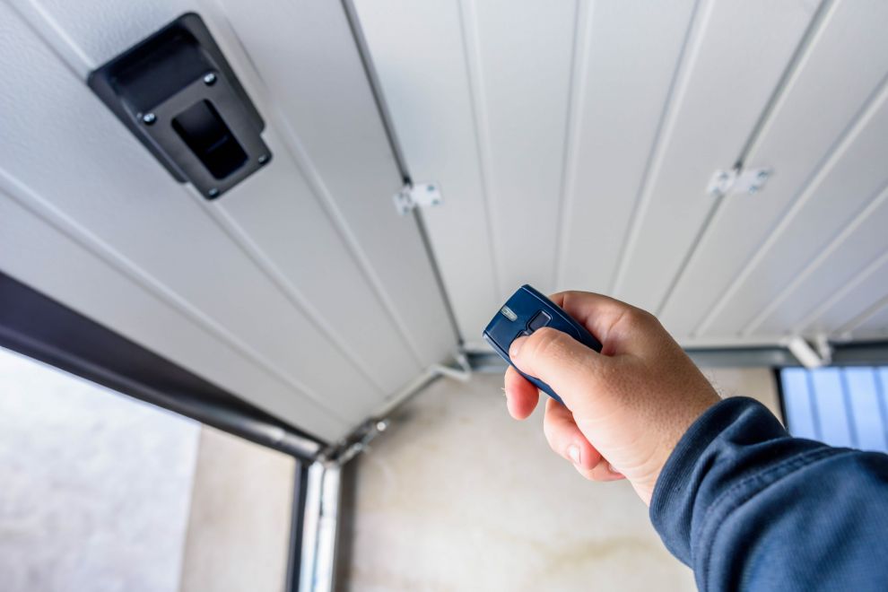 Il existe plusieurs options de porte de garage motorisée Il existe plusieurs options de porte de garage motorisée